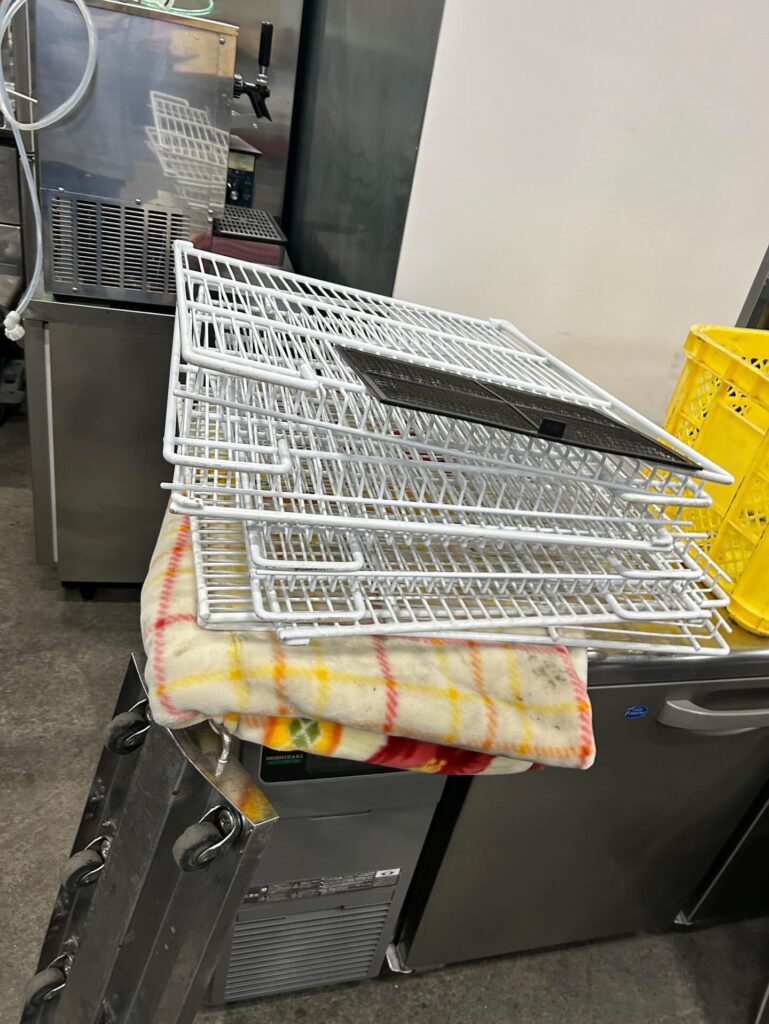 買取‼️千葉県 フクシマガリレイ業務用4ドア冷凍冷蔵庫 外した棚板