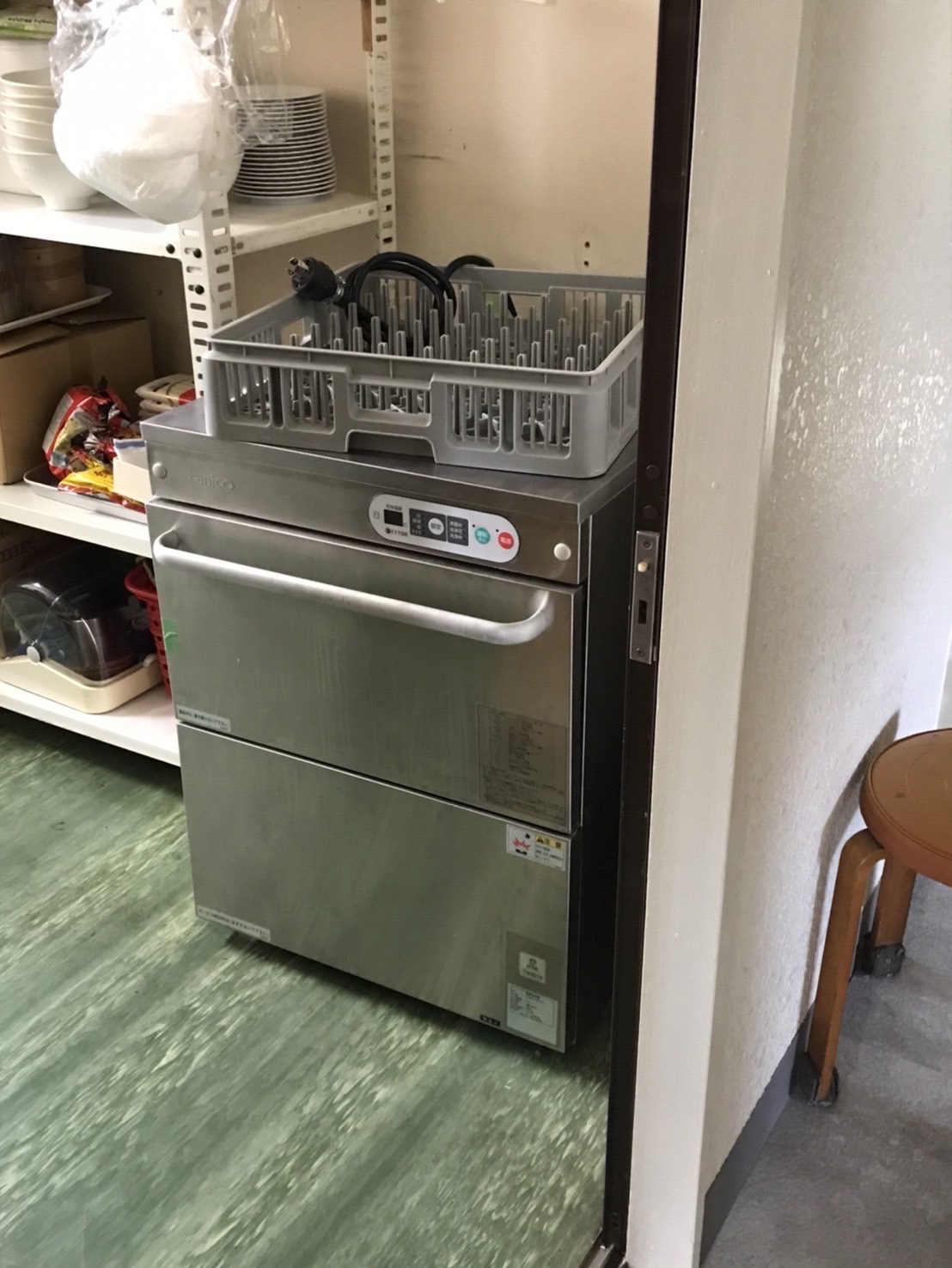 タニコー食器洗浄機の搬入設置