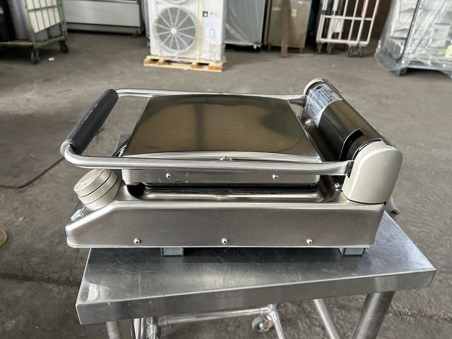 中古厨房機器入荷情報‼️FMI パニーニグリラーPGS-1　カフェ・飲食店に最適‼️側面写真