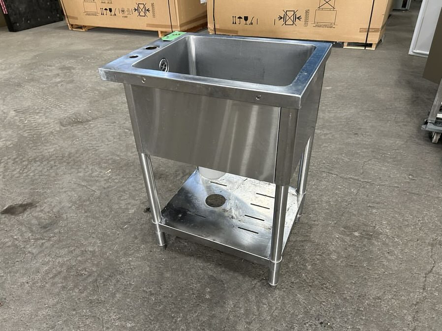 中古厨房機器入荷情報‼️タニコー　1槽シンク　サイズ約 幅450×奥行600×高さ800mm斜め写真