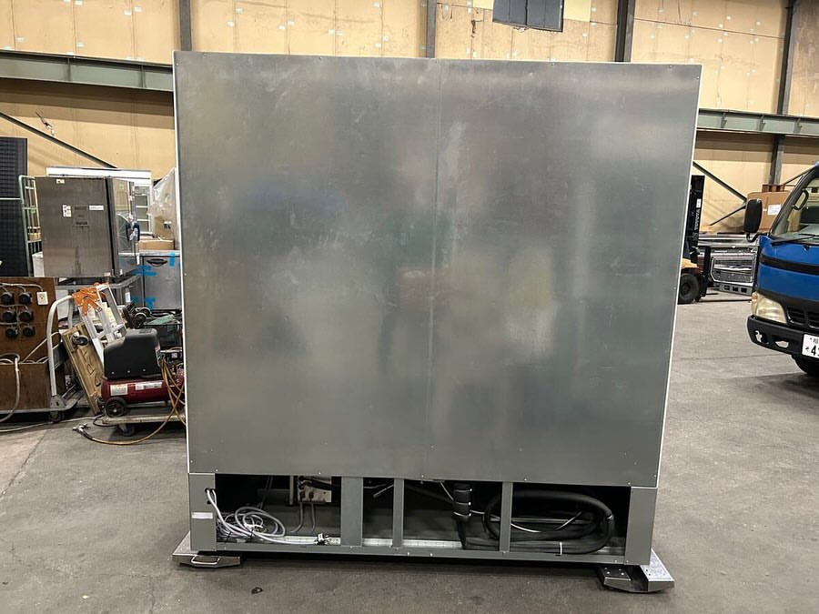 中古厨房機器入荷情報‼️ホシザキリーチイン冷蔵ショーケースUSR-180A3背面写真