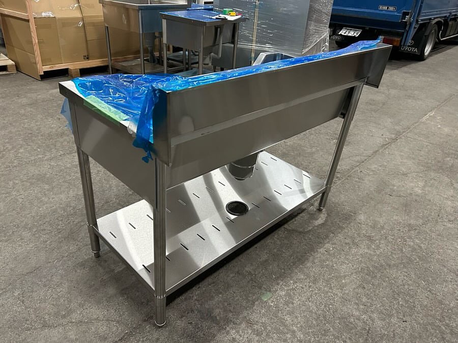 厨房機器入荷情報‼️未使用品マルゼン舟形シンクBSF1-126後ろ斜めの写真