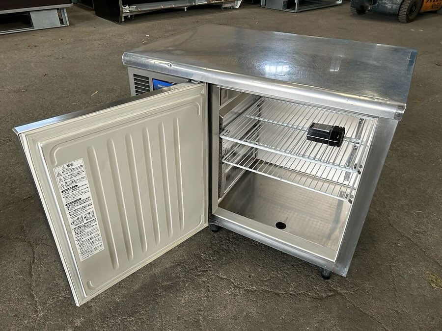 中古厨房機器入荷情報‼️ホシザキテーブル形冷蔵庫 RT-90MNF庫内の写真