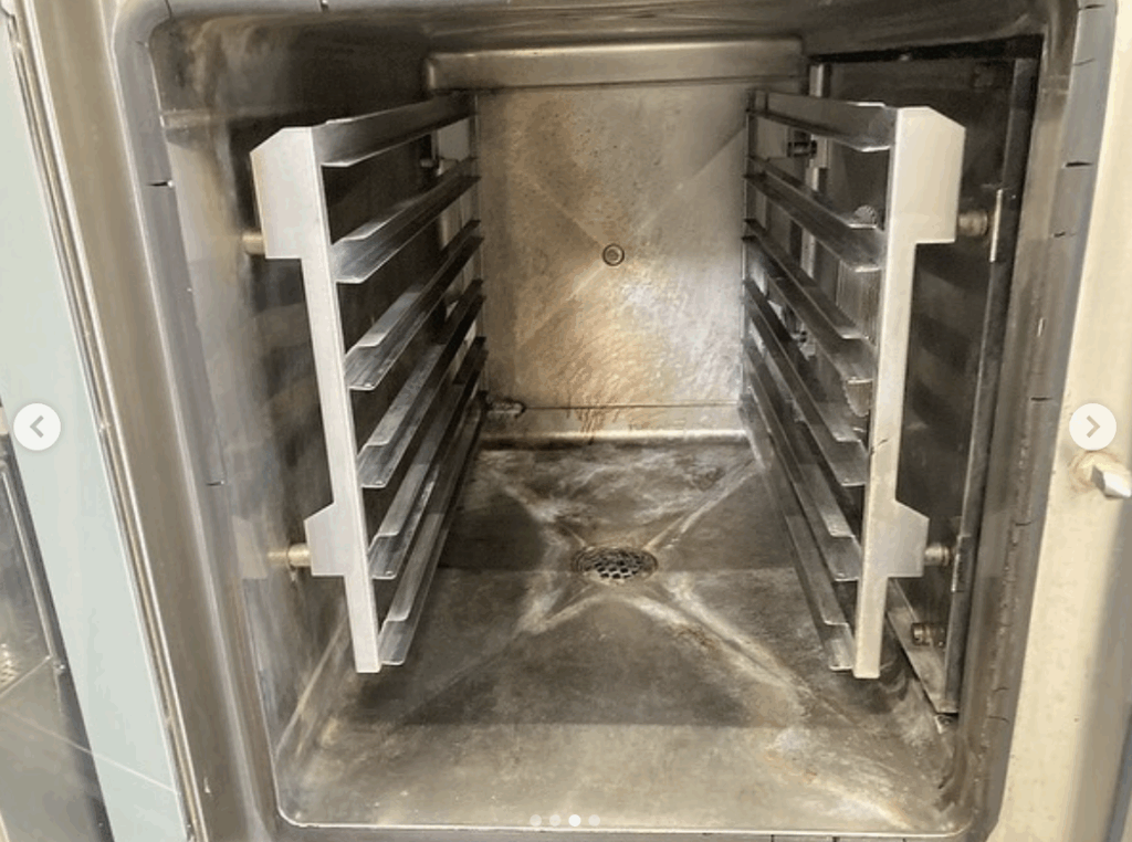 中古厨房機器入荷情報‼️北沢産業 スチームコンベクションオーブン CKEP-6庫内写真