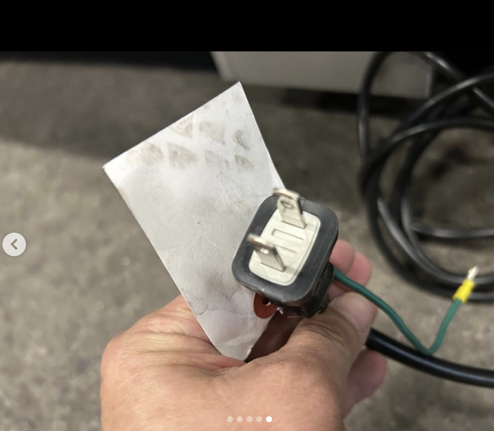 中古厨房機器入荷情報‼️フクシマガリレイ多段式オープン冷蔵ショーケースMEU-43GKSA5Lコンセント形状写真