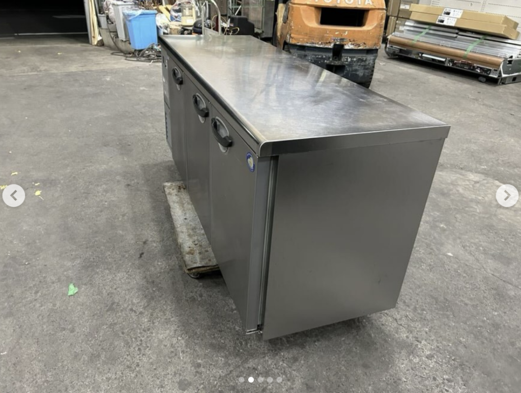 中古厨房機器入荷情報‼️パナソニック　テーブル形冷凍冷蔵庫　SUR-K1861CSB斜め写真