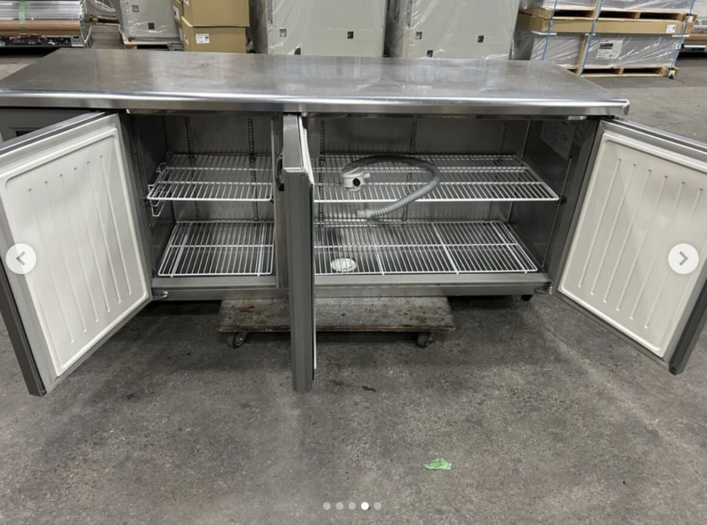 中古厨房機器入荷情報‼️パナソニック　テーブル形冷凍冷蔵庫　SUR-K1861CSB庫内写真