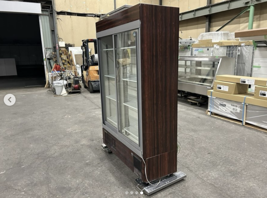 シザキリーチイン冷蔵ショーケースRSC-120CT-B右斜め前写真