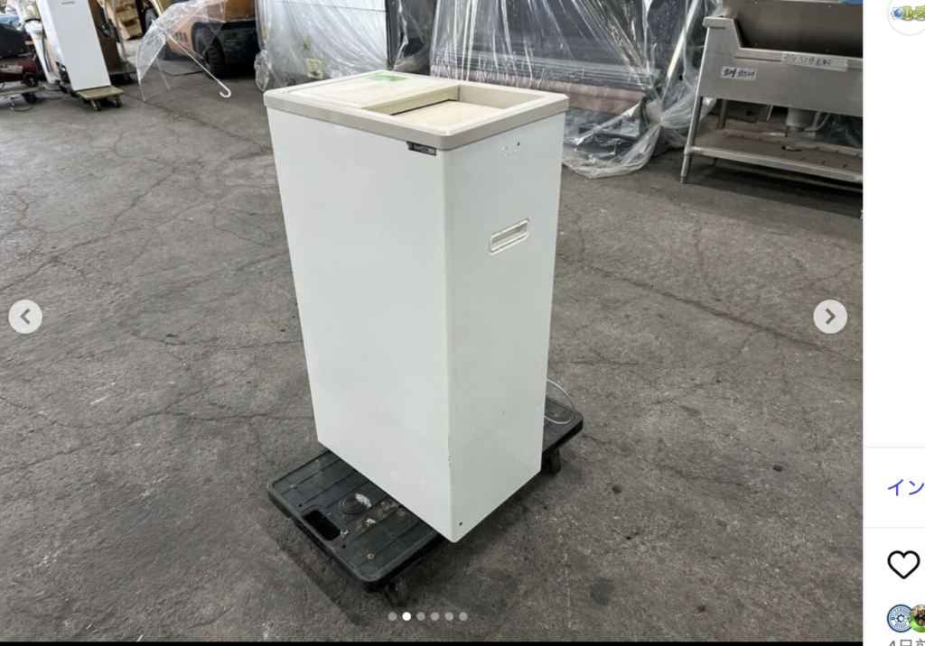 中古厨房機器入荷情報‼️サンデン冷凍ストッカー　PF-057X-B斜め前写真