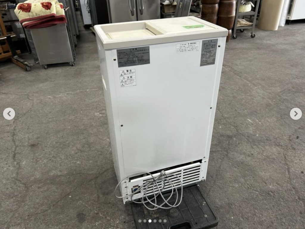 中古厨房機器入荷情報‼️サンデン冷凍ストッカー　PF-057X-B背面写真