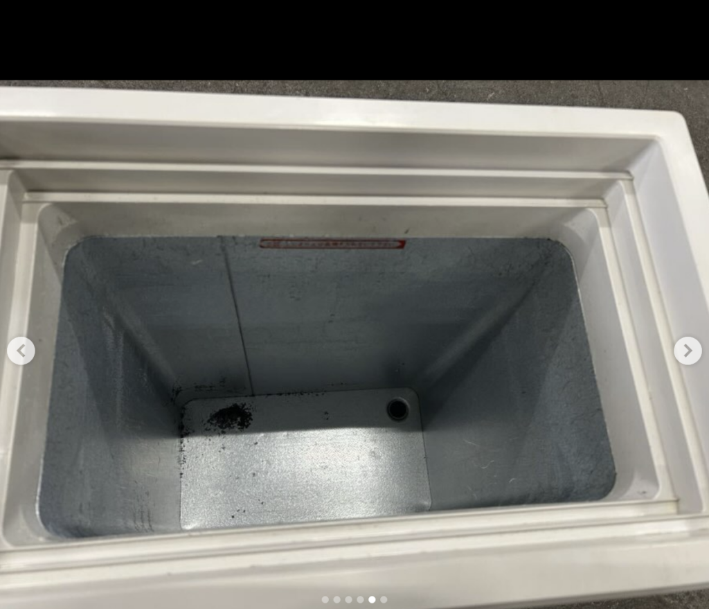 中古厨房機器入荷情報‼️サンデン冷凍ストッカー　PF-057X-B庫内写真