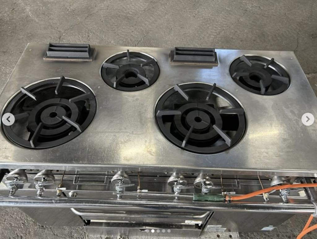 中古厨房機器入荷情報‼️タニコー　4口ガスコンロオーブン付き　NR1222都市ガス　業務用幅1200×奥行600×高さ800mm上部写真