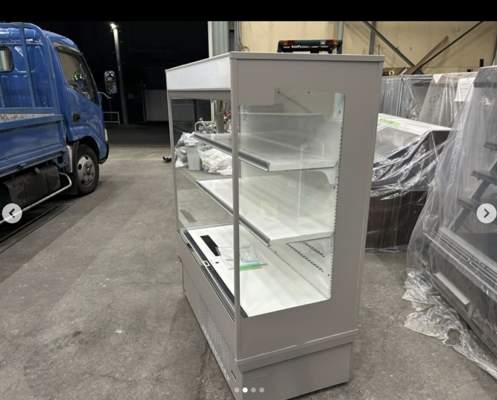 中古厨房機器入荷情報‼️パナソニック多段式冷蔵ショーケースSAR-450TVC斜め横写真