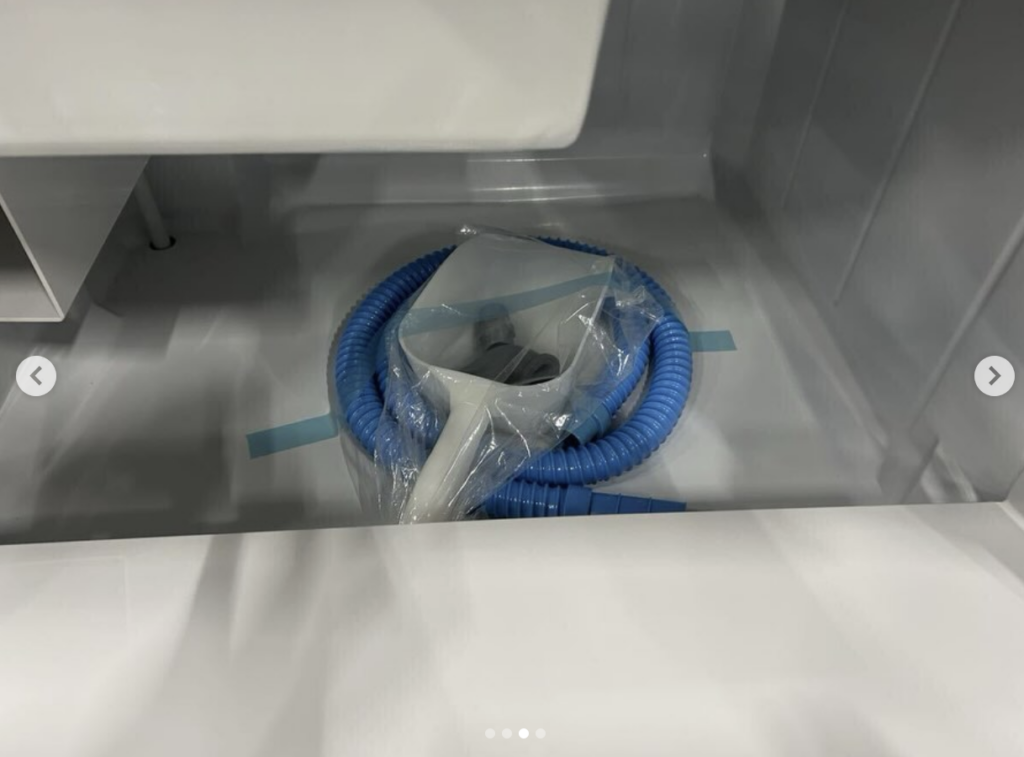 中古厨房機器入荷情報‼️パナソニック製氷機　SIM-DS85U庫内写真