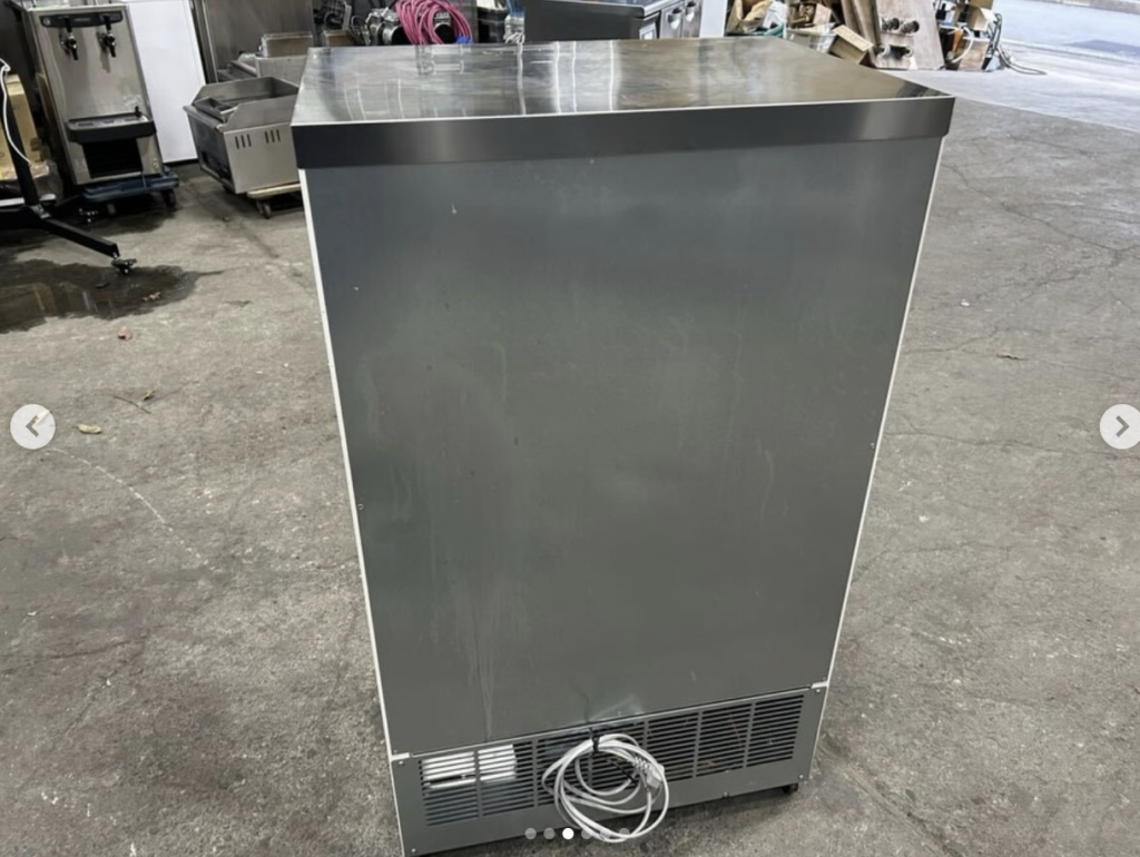 中古厨房機器入荷情報‼️ホシザキ冷蔵ショーケース　SSB-63DTL背面写真
