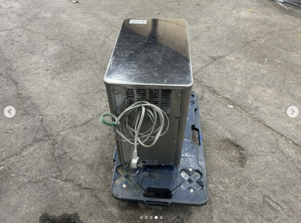 中古厨房機器入荷情報‼️ホシザキ生ビールサーバー後ろ斜め上写真